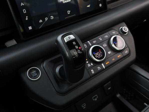 Land Rover Defender II с пробегом 2020 года, цена 4 099 000 рублей, 116654 км, внедорожник, Автокод Объявления