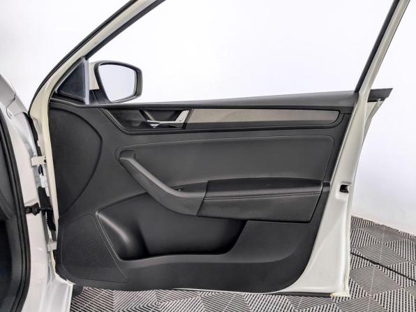 Skoda Rapid II с пробегом 2022 года, цена 1 600 000 рублей, 93487 км, лифтбек, Автокод Объявления