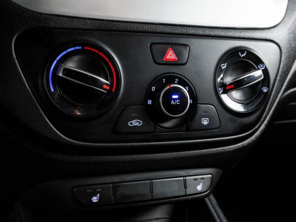 Hyundai Solaris II с пробегом 2019 года, цена 1 059 000 рублей, 142221 км, седан, Автокод Объявления