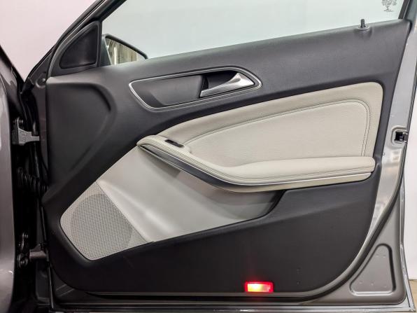 Mercedes-Benz GLA I (X156) Рестайлинг с пробегом 2018 года, цена 2 450 000 рублей, 114718 км, внедорожник, Автокод Объявления