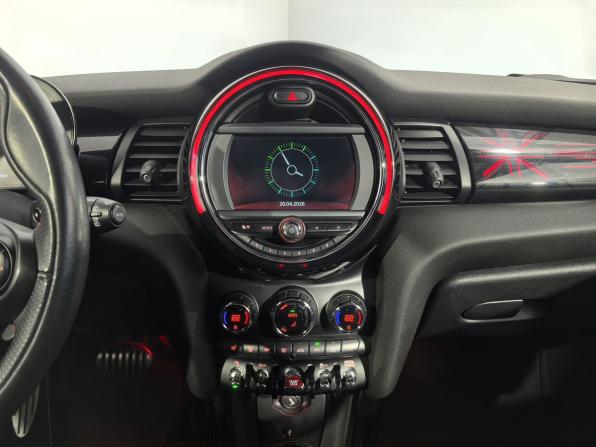Mini Hatch III (F55/F56) Рестайлинг с пробегом 2020 года, цена 3 177 700 рублей, 68241 км, хэтчбек, Автокод Объявления