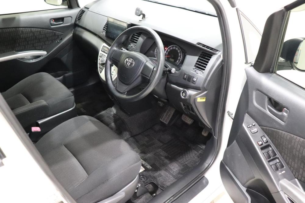 Toyota ISis I Рестайлинг Иркутск  - изображение 18