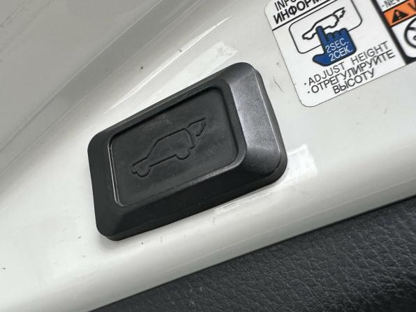Toyota RAV4 IV (XA40) Рестайлинг с пробегом 2018 года, цена 2 644 990 рублей, 95418 км, внедорожник, Автокод Объявления