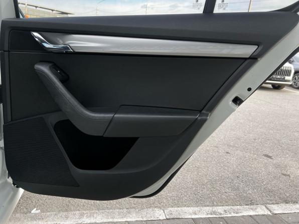 Skoda Octavia III (A7) Рестайлинг с пробегом 2018 года, цена 1 230 000 рублей, 146685 км, лифтбек, Автокод Объявления