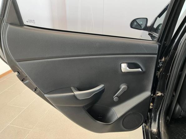Kia Rio III Рестайлинг с пробегом 2016 года, цена 1 099 000 рублей, 95440 км, хэтчбек, Автокод Объявления