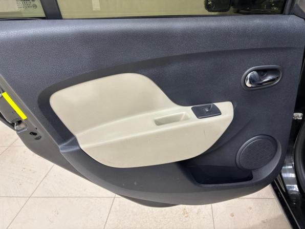 Renault Logan II с пробегом 2015 года, цена 700 000 рублей, 272365 км, седан, Автокод Объявления
