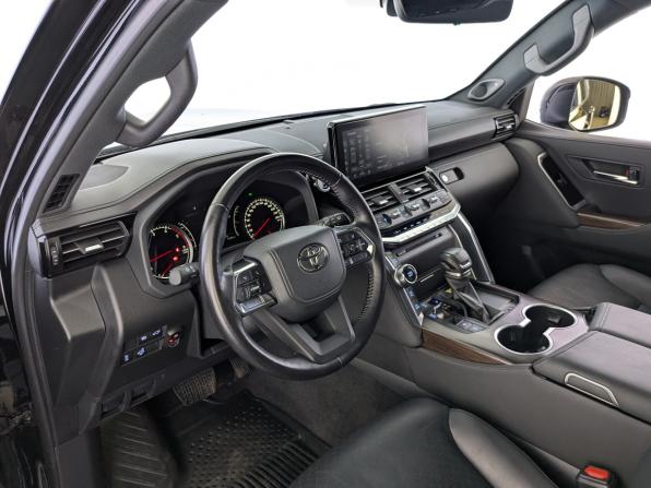 Toyota Land Cruiser 300 Series с пробегом 2022 года, цена 9 990 000 рублей, 57894 км, внедорожник, Автокод Объявления
