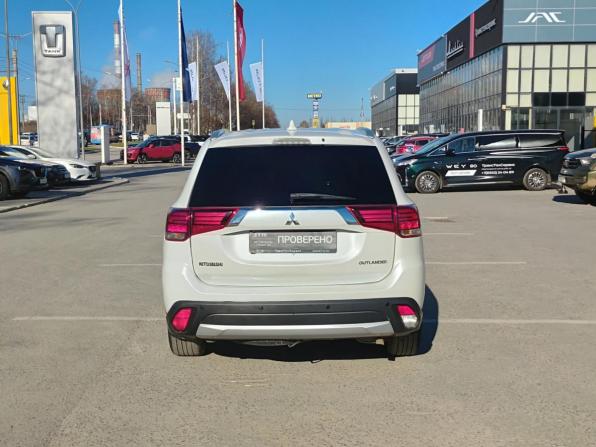 Mitsubishi Outlander III Рестайлинг 2 с пробегом 2018 года, цена 1 451 000 рублей, 175715 км, внедорожник, Автокод Объявления