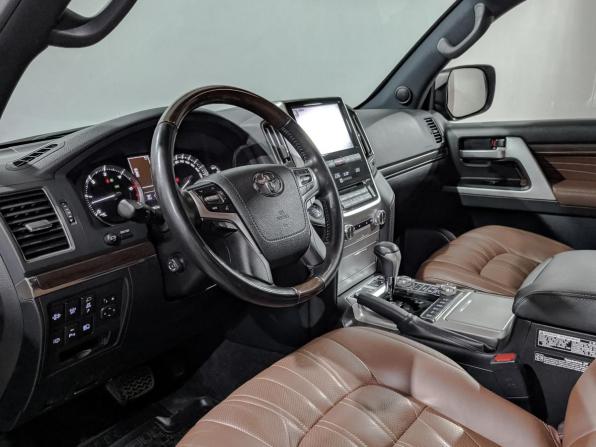 Toyota Land Cruiser 200 Series Рестайлинг 2 с пробегом 2019 года, цена 7 950 000 рублей, 95423 км, внедорожник, Автокод Объявления