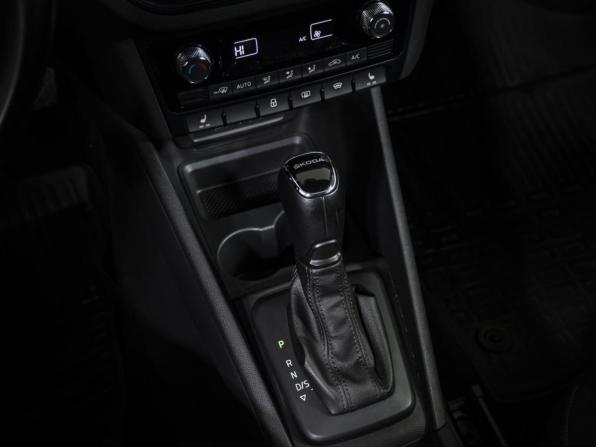 Skoda Rapid II с пробегом 2021 года, цена 1 577 000 рублей, 62210 км, лифтбек, Автокод Объявления