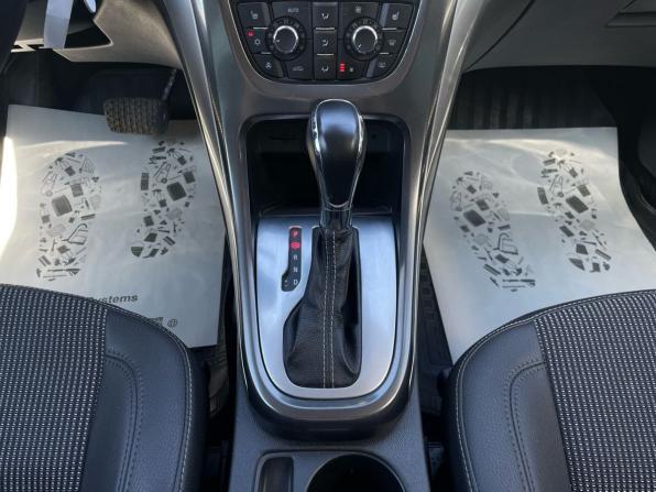 Opel Astra J с пробегом 2012 года, цена 645 000 рублей, 236200 км, хэтчбек, Автокод Объявления