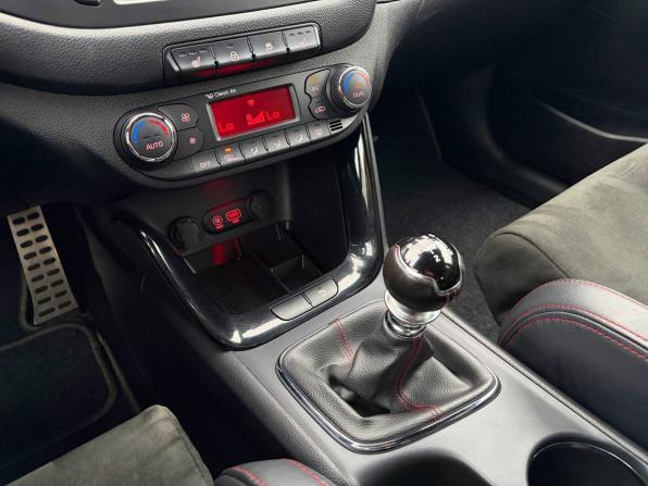 Kia Ceed GT I Рестайлинг с пробегом 2017 года, цена 1 490 000 рублей, 136148 км, хэтчбек, Автокод Объявления