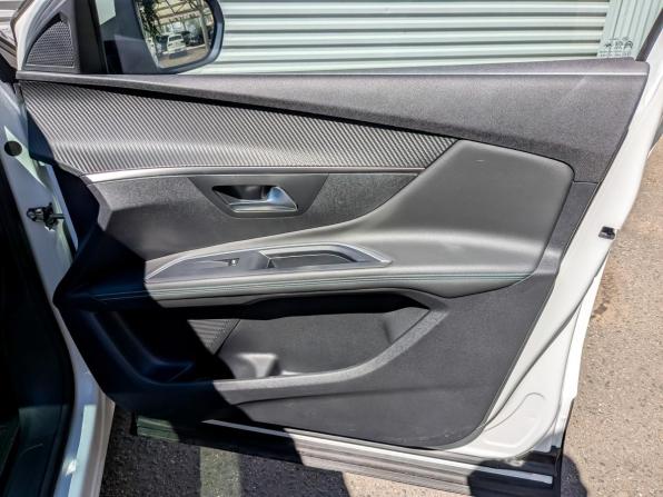 Peugeot 5008 II Рестайлинг с пробегом 2021 года, цена 2 695 000 рублей, 15397 км, внедорожник, Автокод Объявления