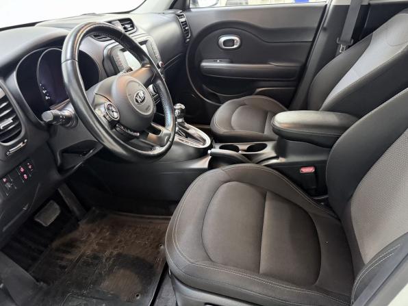 Kia Soul II Рестайлинг с пробегом 2018 года, цена 1 550 000 рублей, 106000 км, хэтчбек, Автокод Объявления