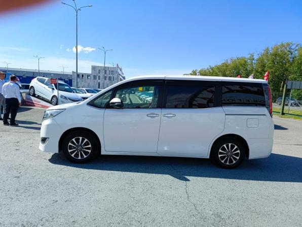 Toyota Esquire I Рестайлинг с пробегом 2018 года, цена 2 249 995 рублей, 106214 км, минивэн, Автокод Объявления