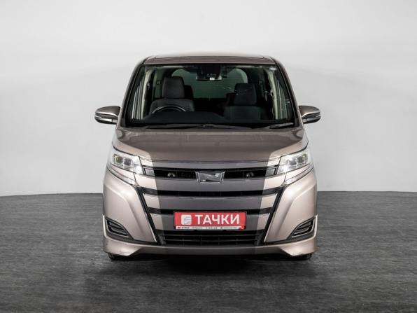 Toyota Noah III (R80) Рестайлинг с пробегом 2017 года, цена 1 970 000 рублей, 147099 км, минивэн, Автокод Объявления