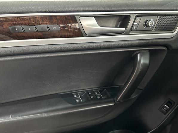 Volkswagen Touareg II с пробегом 2013 года, цена 1 830 000 рублей, 294739 км, внедорожник, Автокод Объявления