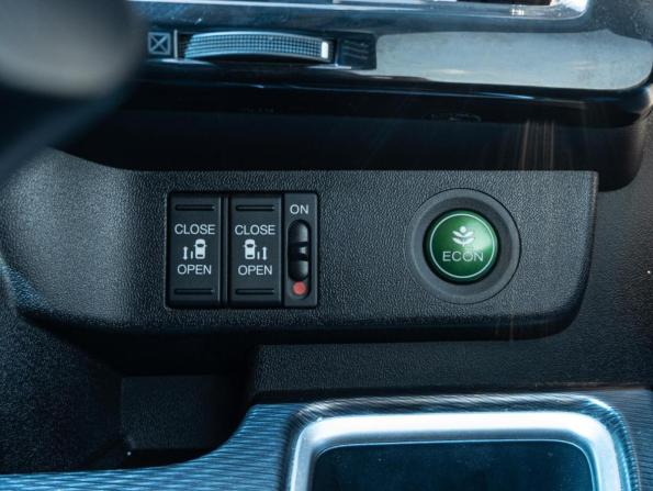 Honda Stepwgn V Рестайлинг с пробегом 2020 года, цена 2 625 000 рублей, 128631 км, минивэн, Автокод Объявления
