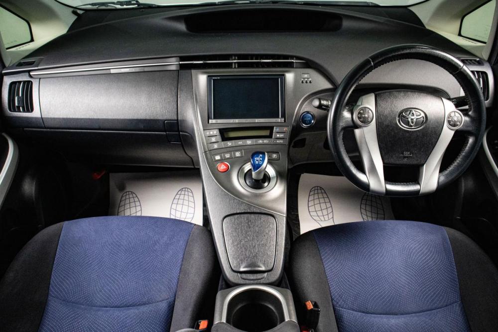 Toyota Prius III Рестайлинг (XW30) Сургут  - изображение 13