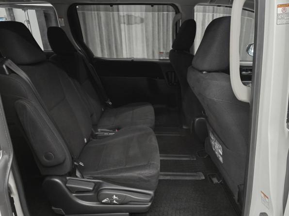 Toyota Voxy III (R80) с пробегом 2014 года, цена 1 545 000 рублей, 190000 км, минивэн, Автокод Объявления