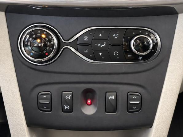 Renault Logan II с пробегом 2017 года, цена 837 000 рублей, 90019 км, седан, Автокод Объявления