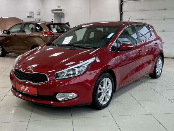 Kia Ceed 2013 хэтчбек красный