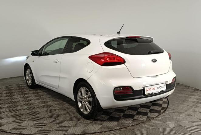 Kia Ceed II с пробегом 2015 года, цена 965 000 рублей, 177228 км, хэтчбек, Автокод Объявления
