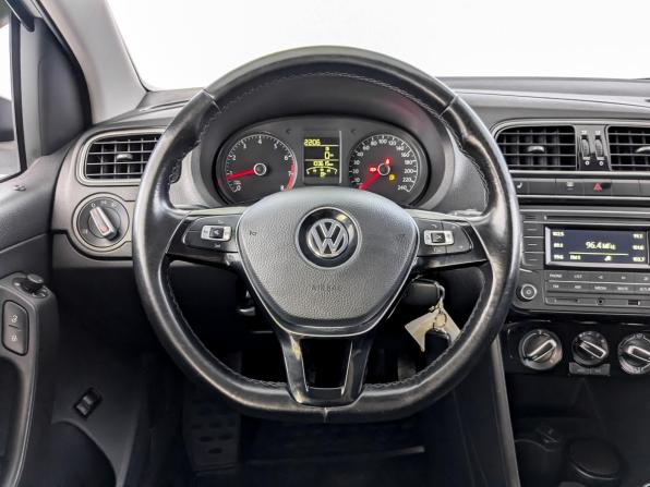 Volkswagen Polo V Рестайлинг с пробегом 2018 года, цена 1 055 000 рублей, 103613 км, седан, Автокод Объявления