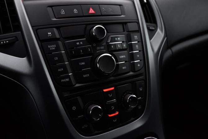 Opel Astra J Рестайлинг с пробегом 2013 года, цена 849 000 рублей, 227275 км, универсал, Автокод Объявления