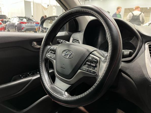 Hyundai Solaris II с пробегом 2019 года, цена 970 000 рублей, 226528 км, седан, Автокод Объявления