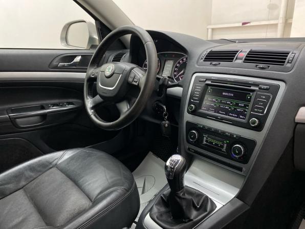 Skoda Octavia II (A5) Рестайлинг с пробегом 2012 года, цена 970 000 рублей, 400720 км, универсал, Автокод Объявления
