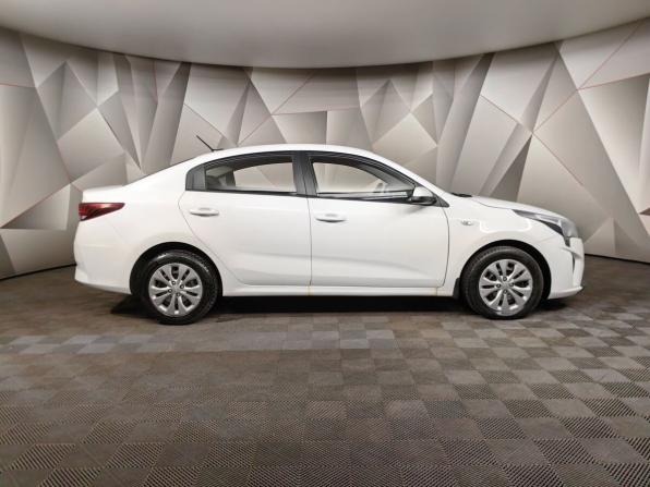 Kia Rio IV Рестайлинг с пробегом 2021 года, цена 1 330 000 рублей, 111005 км, седан, Автокод Объявления