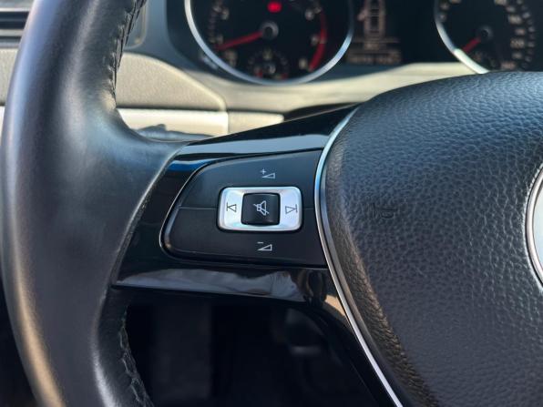 Volkswagen Jetta VI Рестайлинг с пробегом 2014 года, цена 1 050 000 рублей, 246752 км, седан, Автокод Объявления