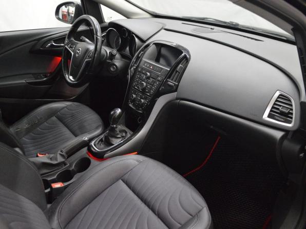 Opel Astra J Рестайлинг с пробегом 2014 года, цена 515 000 рублей, 261440 км, седан, Автокод Объявления