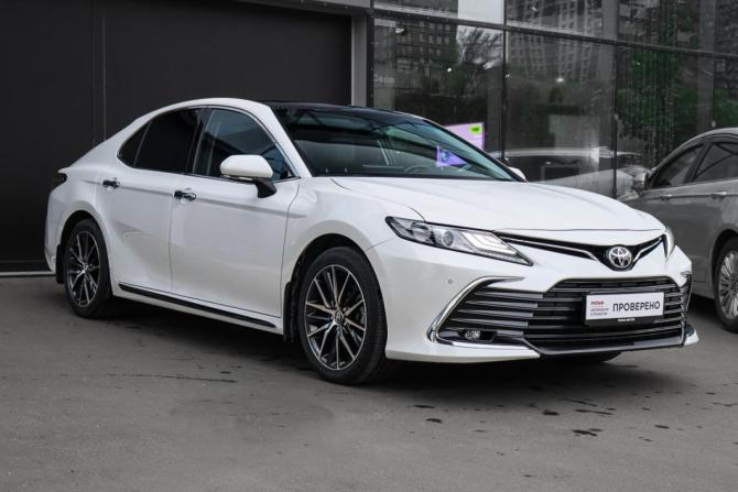 Toyota Camry VIII (XV70) Рестайлинг с пробегом 2023 года, цена 3 850 000 рублей, 21600 км, седан, Автокод Объявления