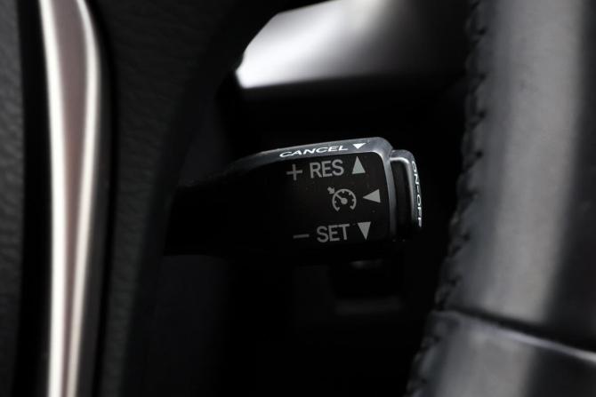 Toyota RAV4 IV (XA40) Рестайлинг с пробегом 2015 года, цена 2 499 000 рублей, 117481 км, внедорожник, Автокод Объявления