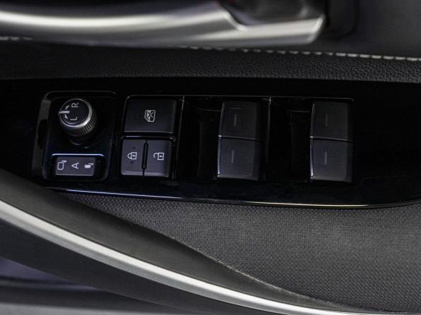 Toyota Corolla XI (E160 E170 E180) Рестайлинг 1 с пробегом 2019 года, цена 1 689 000 рублей, 45546 км, седан, Автокод Объявления
