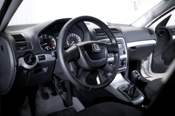 Skoda Octavia II (A5) Рестайлинг с пробегом 2013 года, цена 749 000 рублей, 273000 км, лифтбек, Автокод Объявления