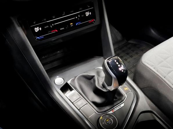 Volkswagen Tiguan II Рестайлинг с пробегом 2021 года, цена 4 215 000 рублей, 34083 км, внедорожник, Автокод Объявления