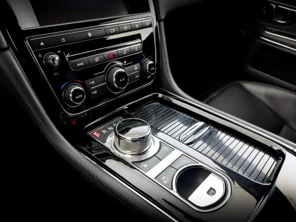 Jaguar XJ IV (X351) Рестайлинг с пробегом 2016 года, цена 3 390 000 рублей, 40122 км, седан, Автокод Объявления