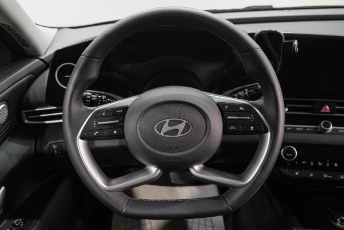 Hyundai Elantra VII (CN7) Рестайлинг с пробегом 2024 года, цена 2 569 000 рублей, 3500 км, седан, Автокод Объявления