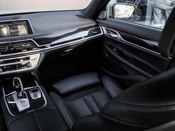 BMW 7 серии VI (G11/G12) Рестайлинг с пробегом 2020 года, цена 6 250 000 рублей, 76277 км, седан, Автокод Объявления