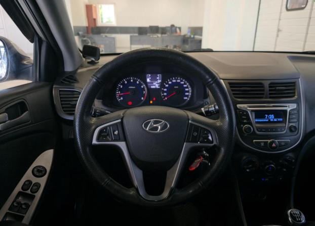 Hyundai Solaris I Рестайлинг с пробегом 2014 года, цена 999 000 рублей, 165000 км, седан, Автокод Объявления