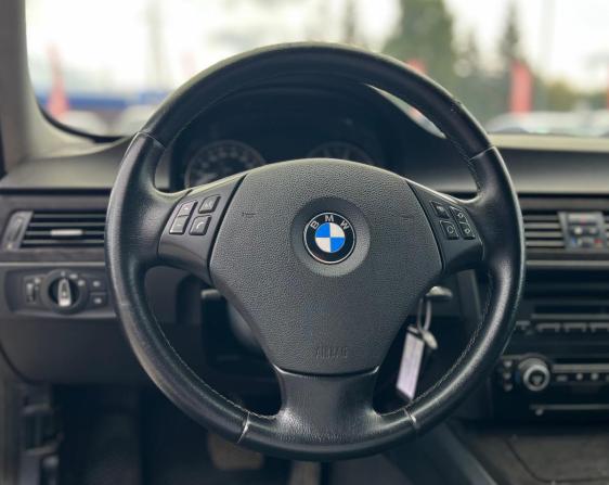 BMW 3 серии V (E90/E91/E92/E93) Рестайлинг с пробегом 2009 года, цена 880 000 рублей, 243295 км, седан, Автокод Объявления