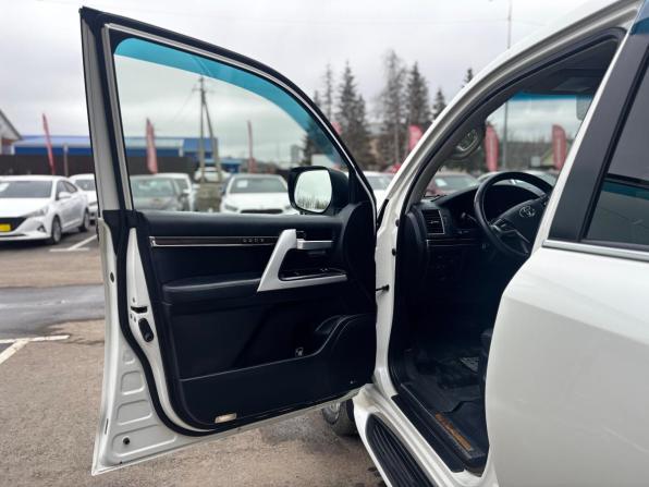 Toyota Land Cruiser 200 Series Рестайлинг 2 с пробегом 2016 года, цена 4 500 000 рублей, 357604 км, внедорожник, Автокод Объявления