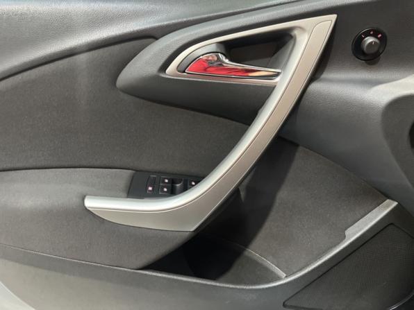 Opel Astra J с пробегом 2010 года, цена 609 000 рублей, 179139 км, хэтчбек, Автокод Объявления