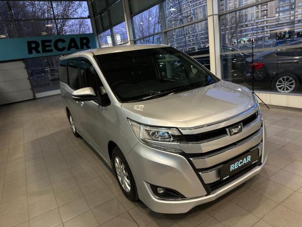 Toyota Noah III (R80) с пробегом 2017 года, цена 2 040 000 рублей, 118836 км, минивэн, Автокод Объявления