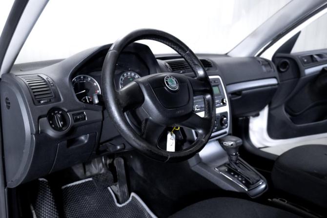 Skoda Octavia II (A5) Рестайлинг с пробегом 2013 года, цена 599 000 рублей, 233000 км, лифтбек, Автокод Объявления