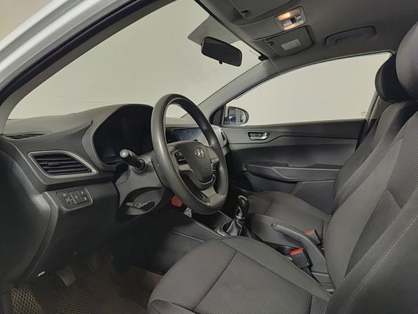 Hyundai Solaris II с пробегом 2017 года, цена 935 000 рублей, 150000 км, седан, Автокод Объявления