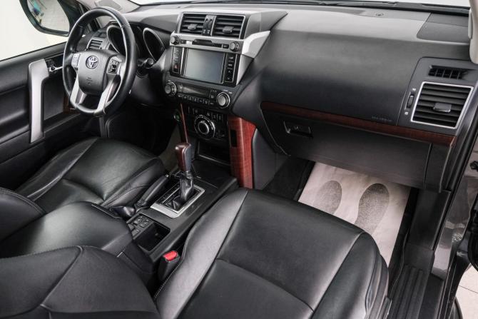 Toyota Land Cruiser Prado 150 Series Рестайлинг 1 с пробегом 2013 года, цена 3 799 000 рублей, 231000 км, внедорожник, Автокод Объявления